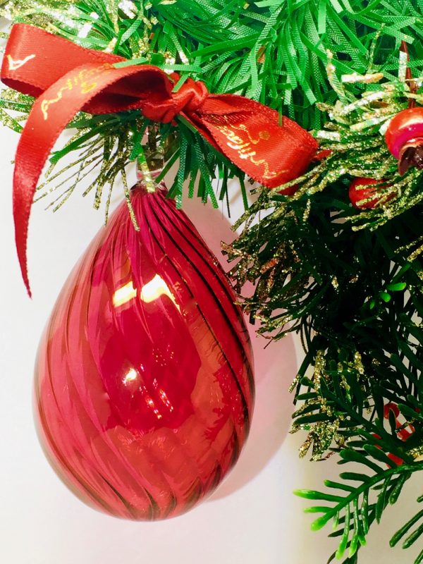 Swirl Diagonal Egg Ornament (M) ~ Red