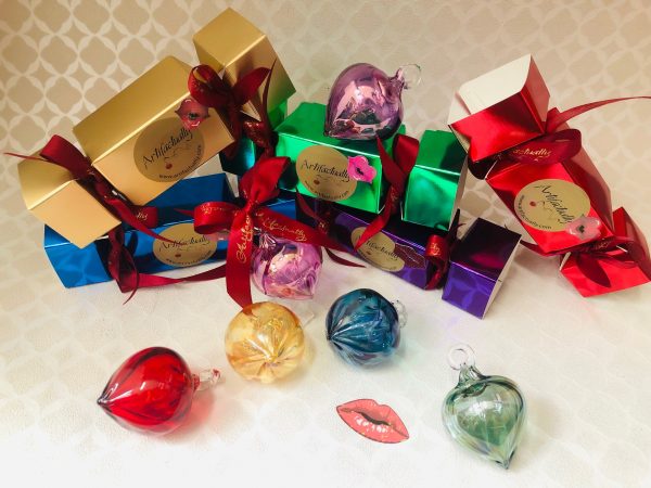 Kiss Bauble in Foiled Cracker Gift Box (XS) ~ Multi