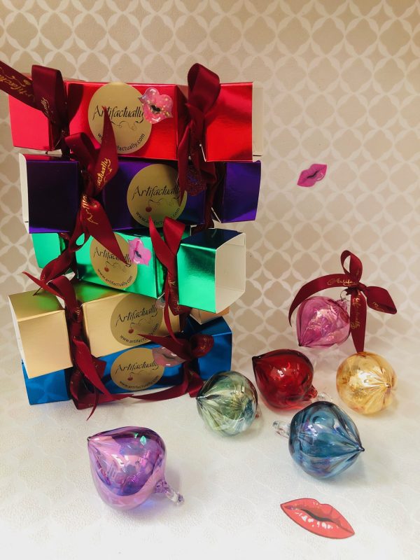 Kiss Bauble in Foiled Cracker Gift Box (XS) ~ Multi - Image 4