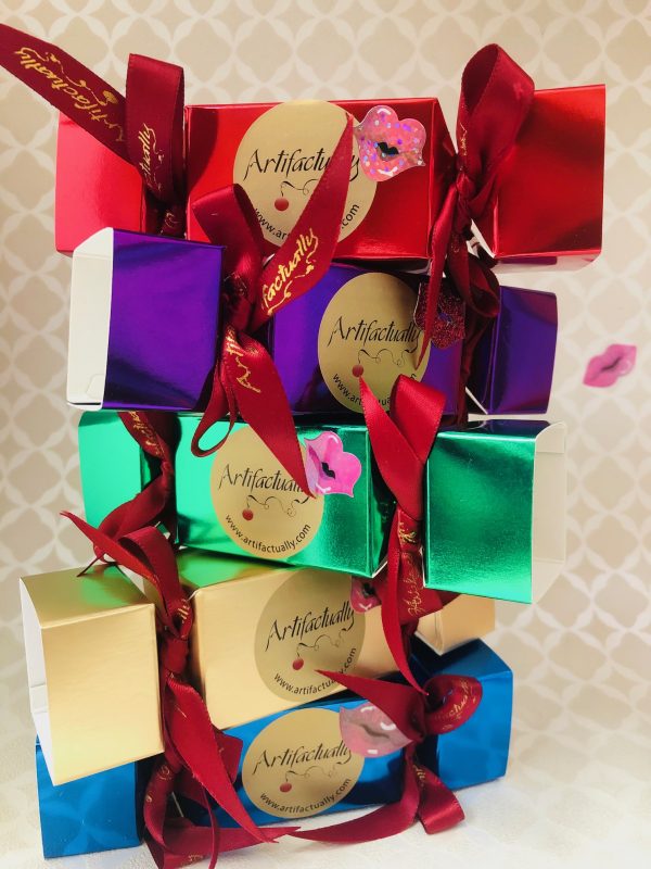 Kiss Bauble in Foiled Cracker Gift Box (XS) ~ Multi - Image 3