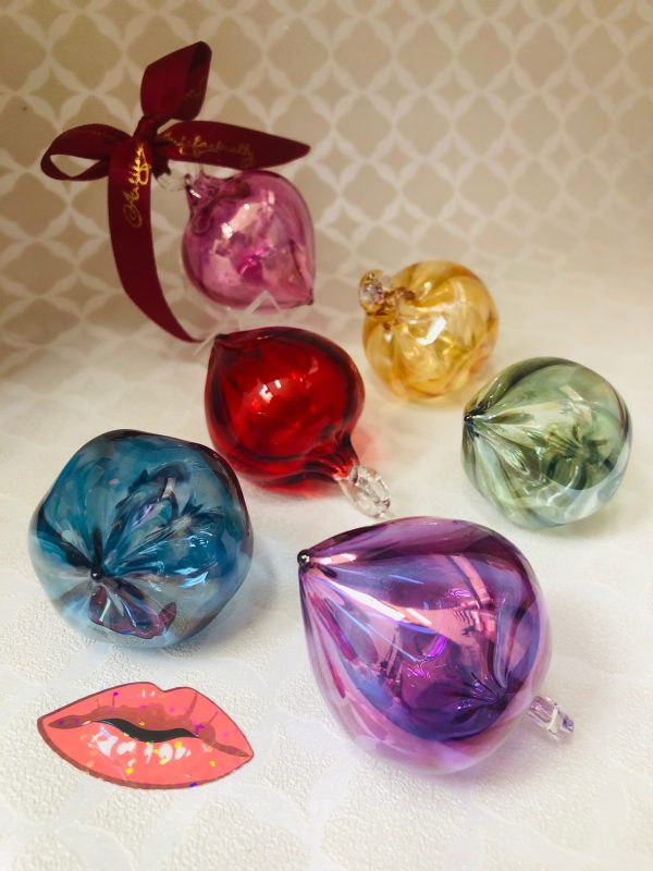 Kiss Bauble in Foiled Cracker Gift Box (XS) ~ Multi - Image 2