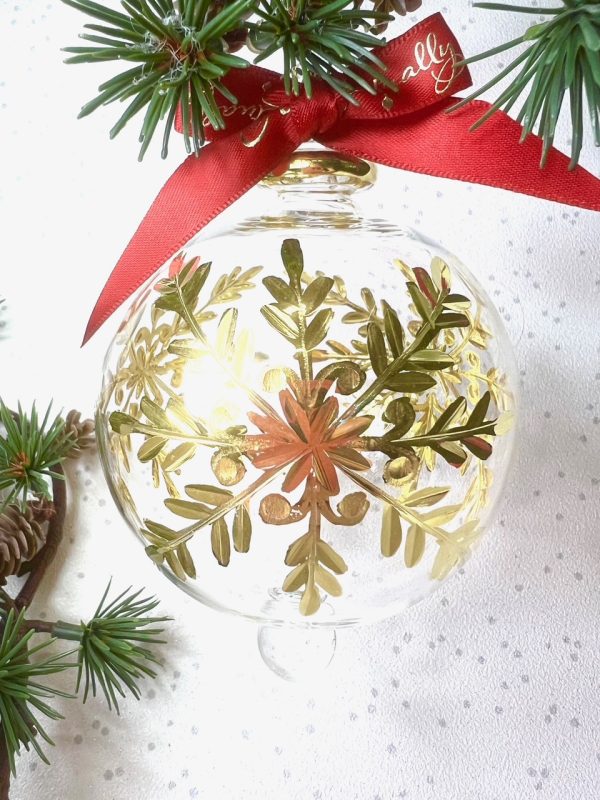 Vintage Snowflake (M,L) ~ Gold
