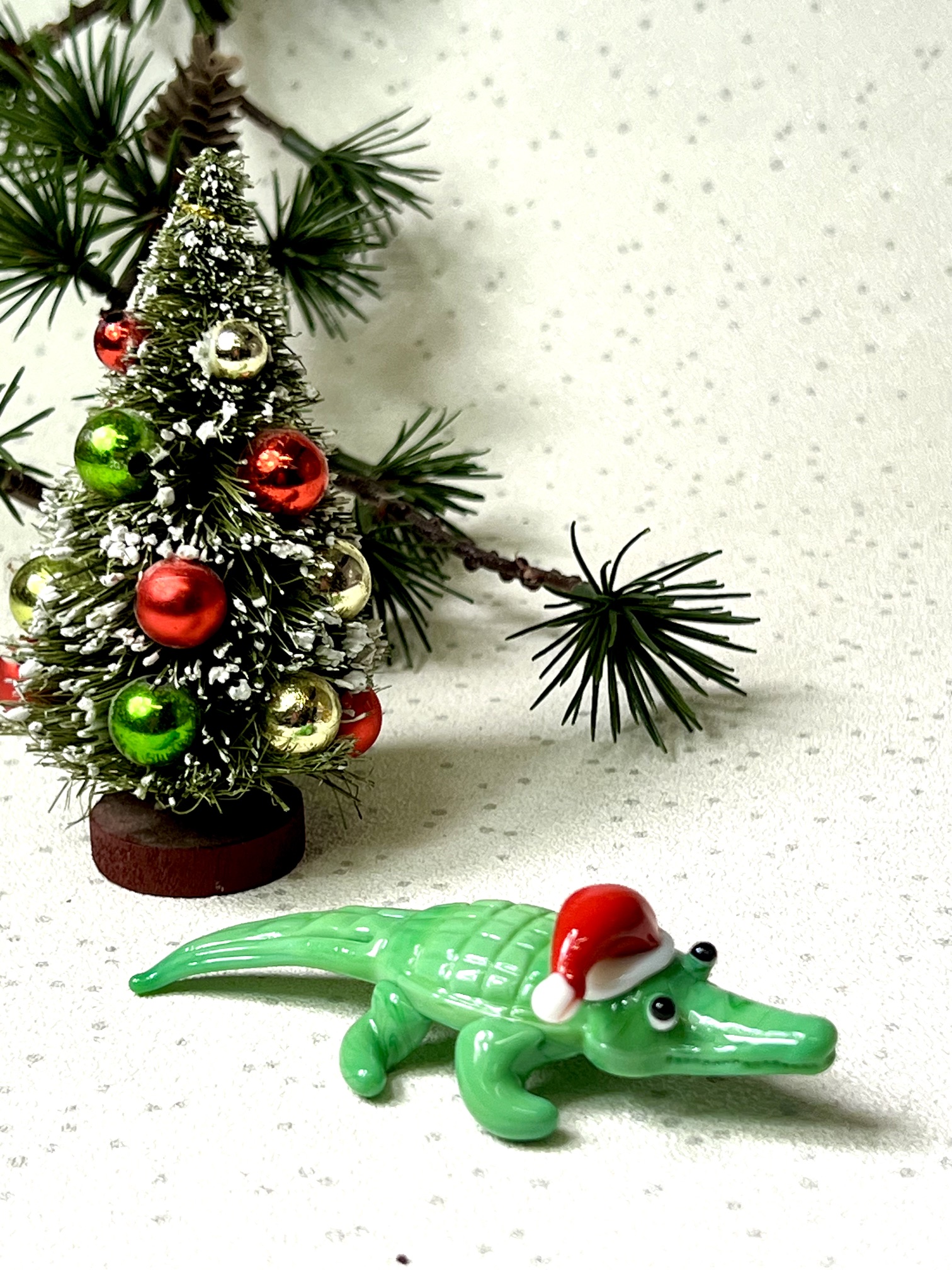 Solid Glass Christmas Crocodile Figurine (S) ~ Green