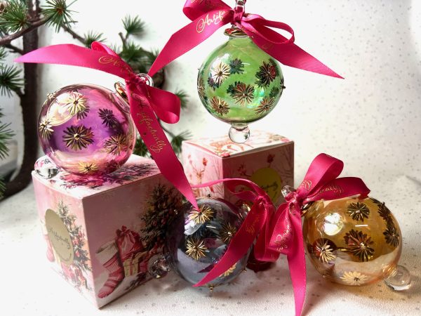 Starflash (M) in Pink Cube Christmas Gift Box
