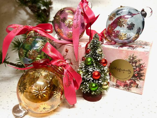 Starflash (M) in Pink Cube Christmas Gift Box - Image 2