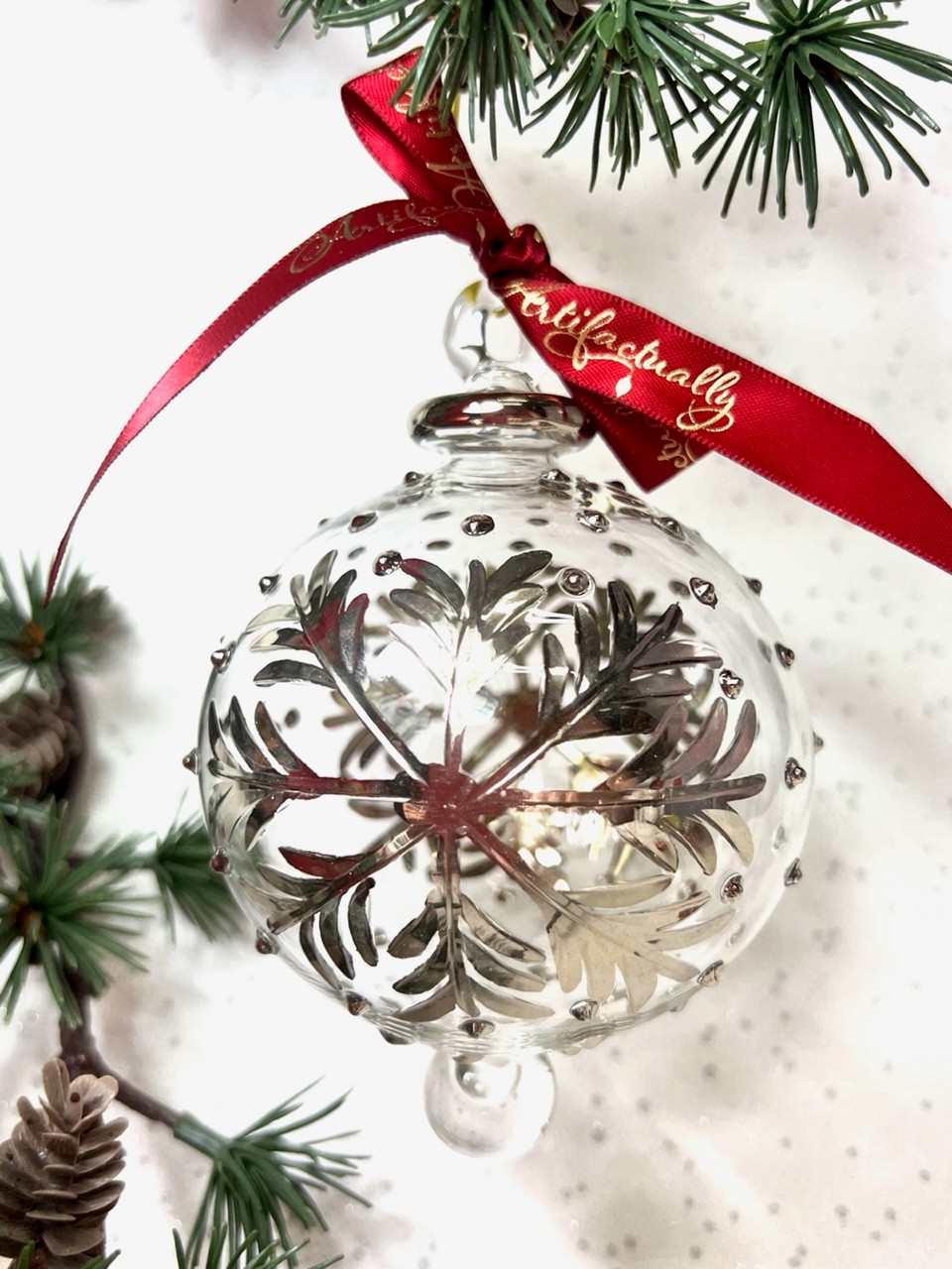 Snowflake Dot (L) ~ Silver