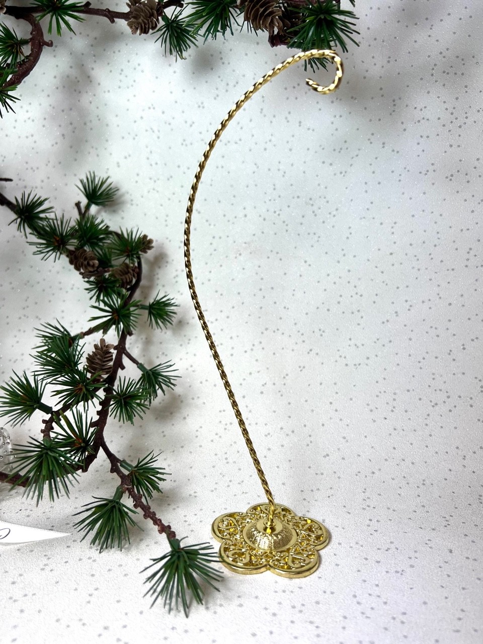 1 Arm Filagree Ornament Stand (25cm) ~ Gold - Image 2