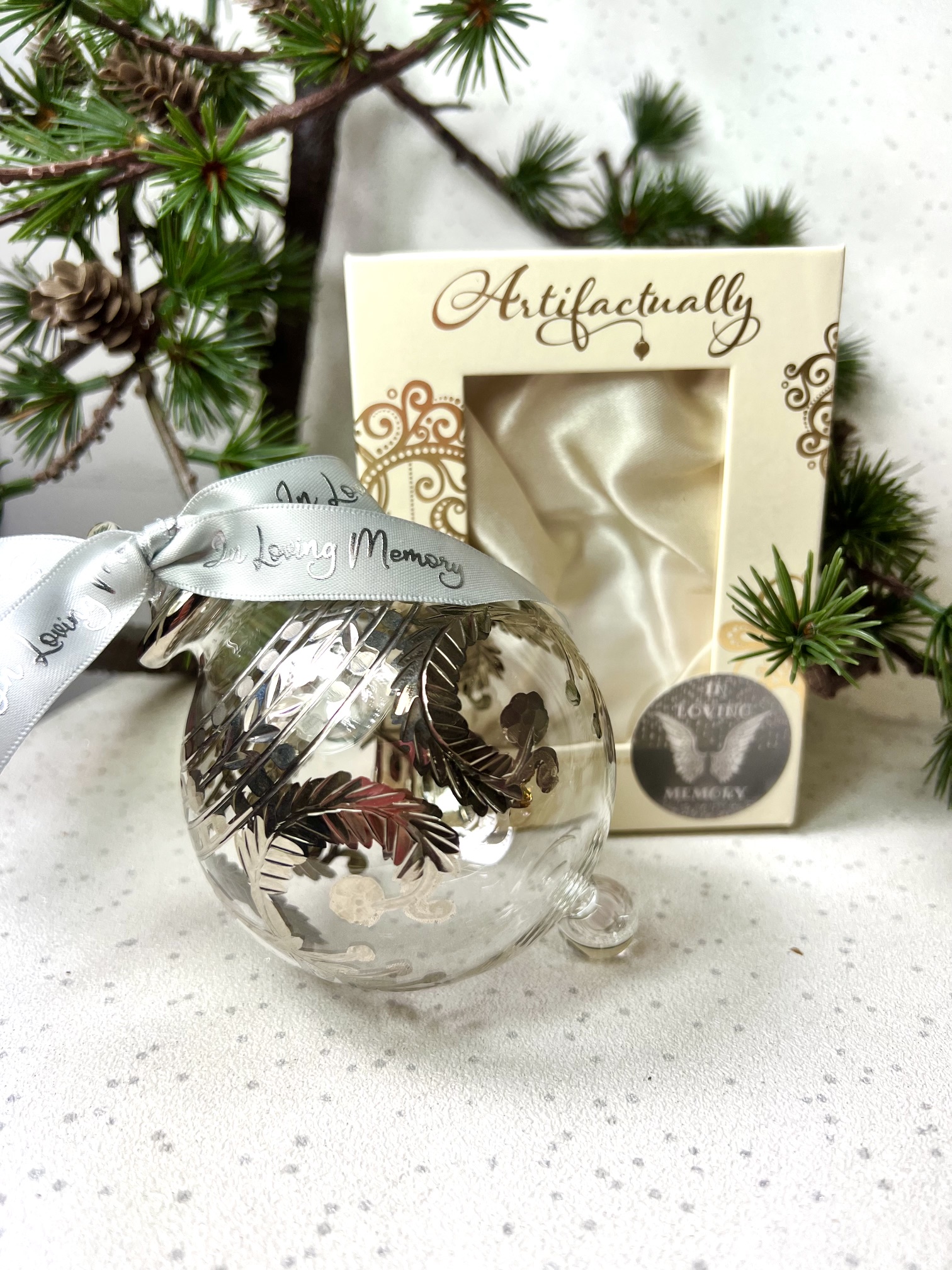 In Loving Memory Versailles Bauble (L) ~ Silver