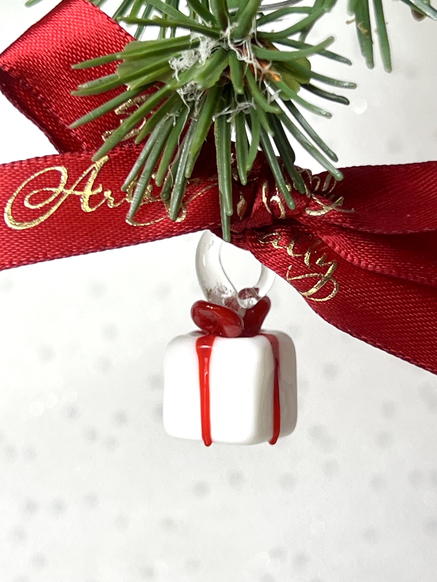 Mini Glass Christmas Present ~ White/Red