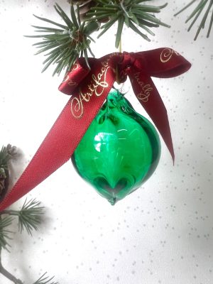 Kiss Bauble (XS) ~ Emerald green