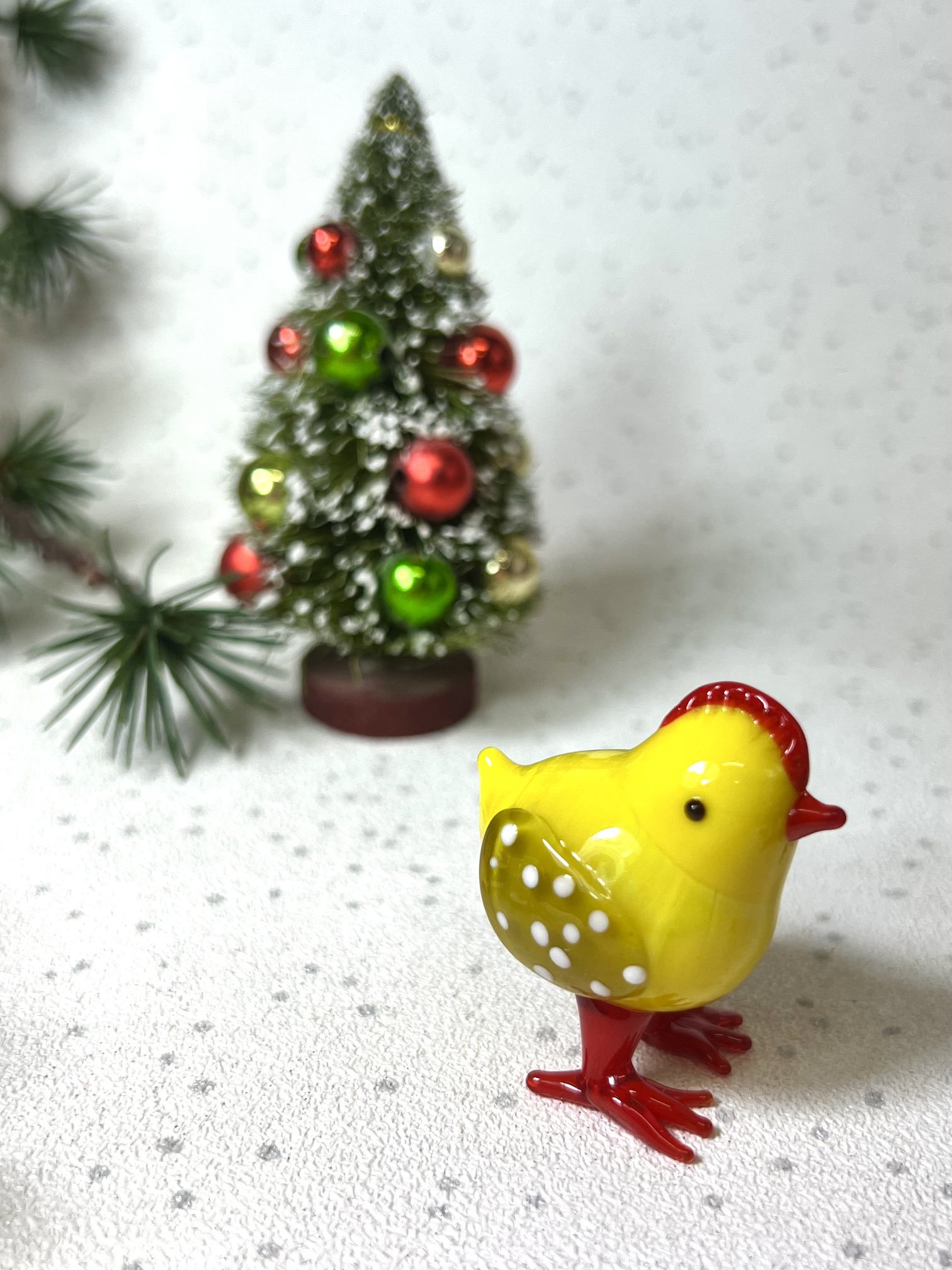 Solid Glass Chicken (S) ~ Yellow