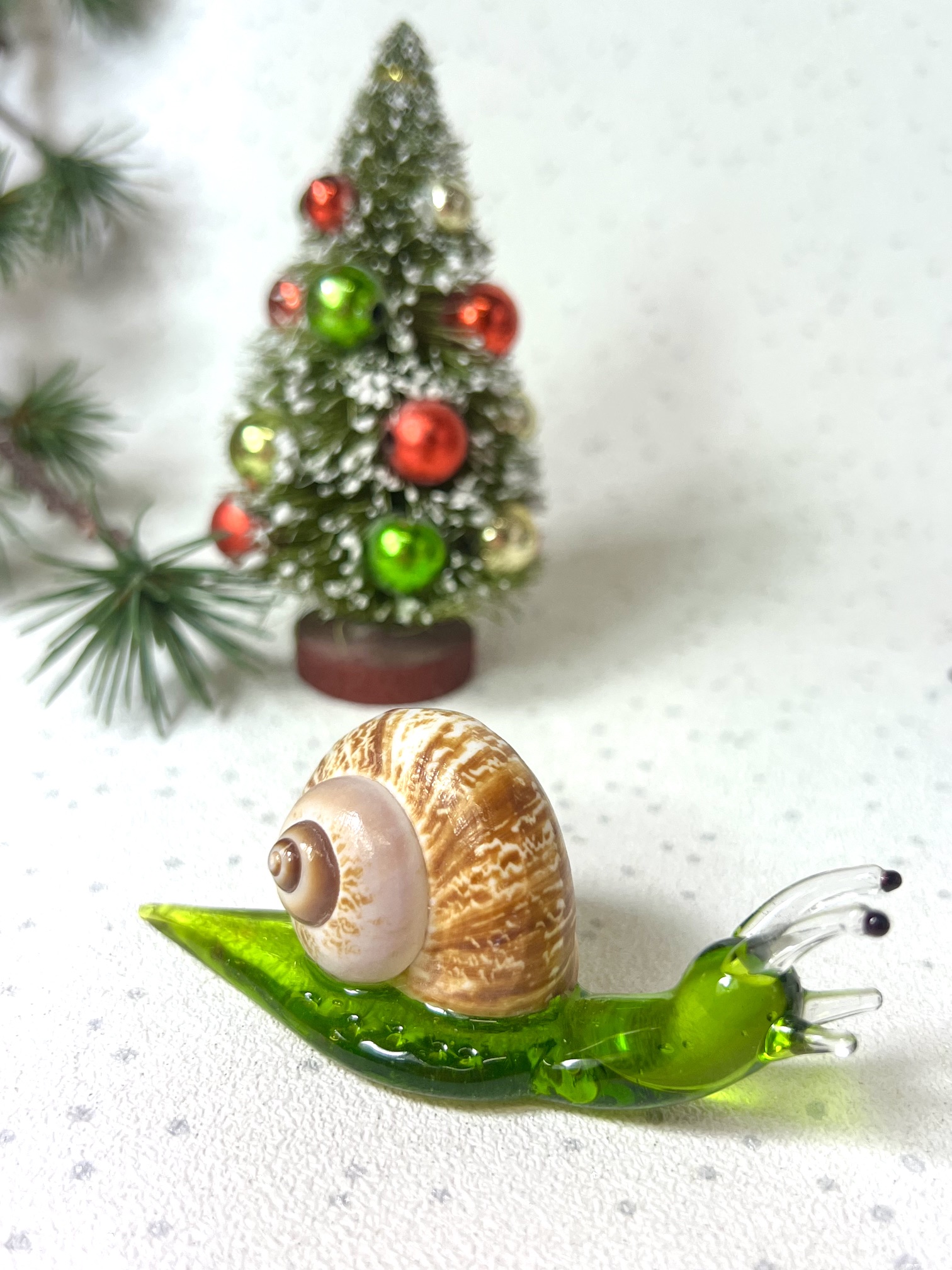 Solid Glass Snail (S) ~ Green